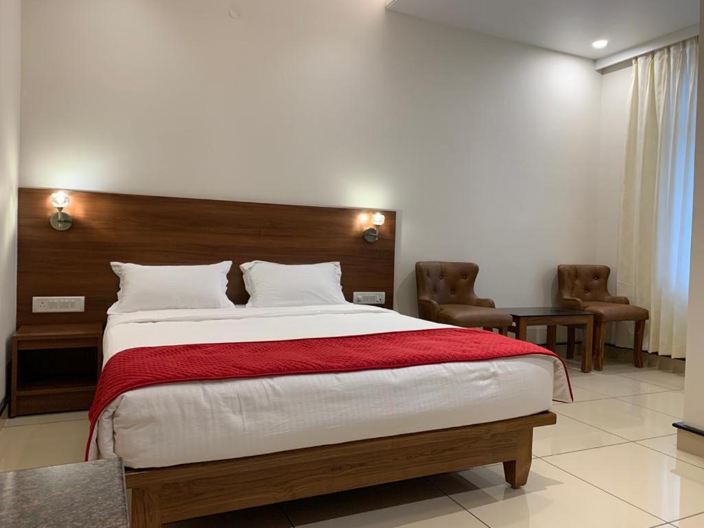 Jesta Residency Hotel Hassan Exterior foto